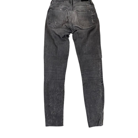 Zara Women skinny jeans with zippers and raw hem. Size 2 - Picture 2 of 4